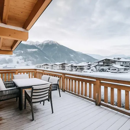 Gletscherblickstube - Terrace & Mountain View Ferienhaus Fügen