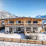 Gletscherblickstube - With Terrace & Mountain View By Alpenluxus Collection * Fuegen